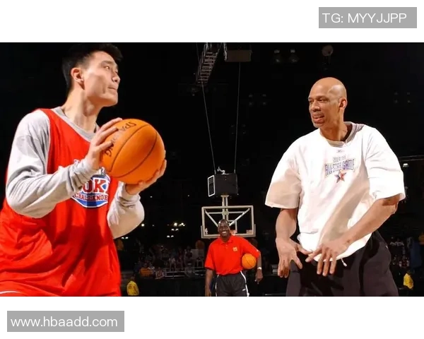 贾巴尔亲授姚明篮球技巧探秘两位巨星的传奇对话与传承 贾巴尔亲授姚明篮球技巧探秘两位巨星的传奇对话与传承