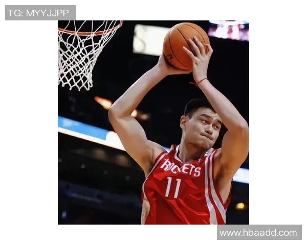 姚明凭借卓越技术和出色表现成为篮球界的传奇人物