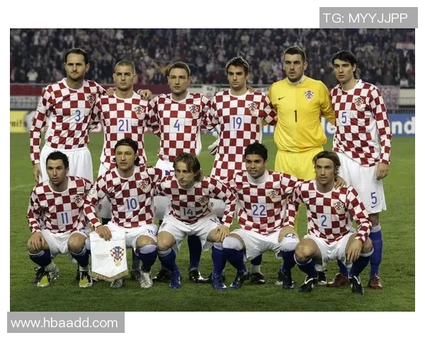 足球明星与棋盘对弈的高清瞬间展现智慧与运动的完美结合