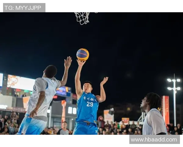 篮球明星张老人带领年轻球员共同挑战篮球赛场展现激情与风采